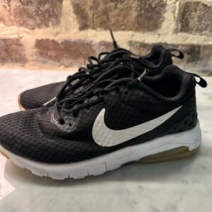 Women’s Nike Tennis Shoes Size 6